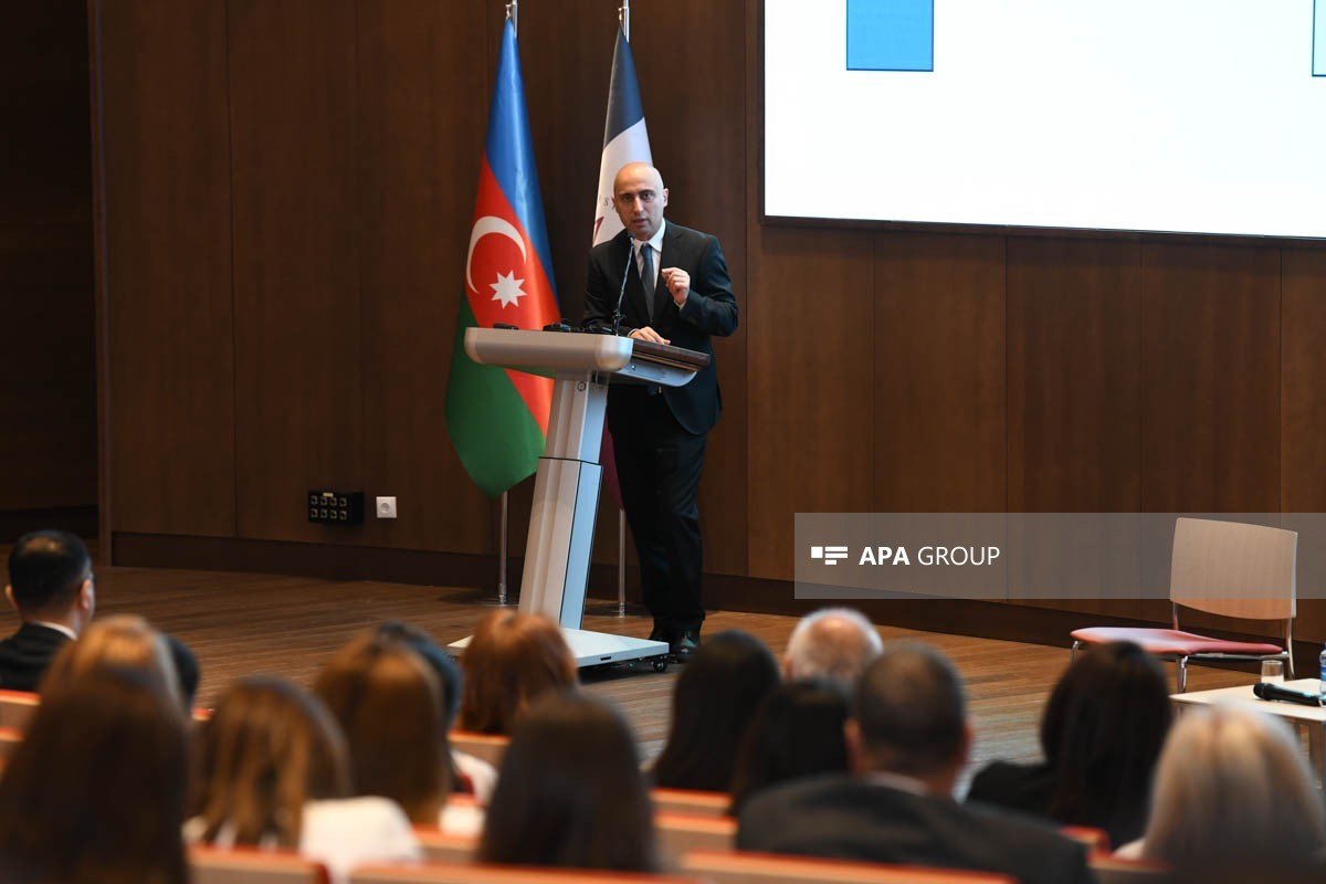 Elm və təhsil naziri Emin Əmrullayev