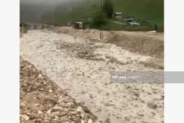 Qusarda yol selin gətirdiyi palçıqdan təmizlənir