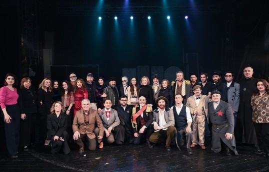 Leyla Əliyeva “Neft bumu hamıya gülümsəyir” tamaşasının nümayişində iştirak edib