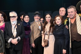 Leyla Əliyeva “Neft bumu hamıya gülümsəyir” tamaşasının nümayişində iştirak edib