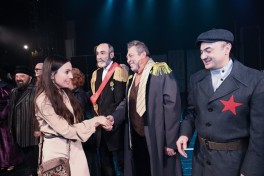 Leyla Əliyeva “Neft bumu hamıya gülümsəyir” tamaşasının nümayişində iştirak edib