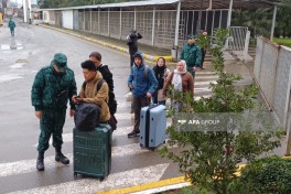 İrandan Azərbaycan sərhədi ilə xarici vətəndaşların təxliyəsi davam edir - FOTO  - YENİLƏNİB2 