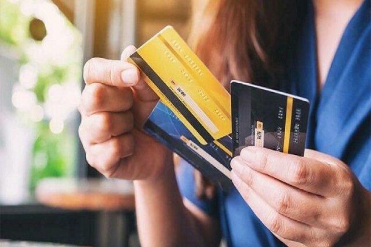 Azərbaycanda kredit kartları ilə aparılan əməliyyatların həcmi 23% azalıb