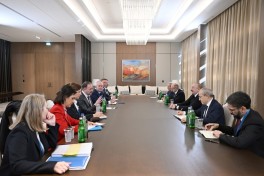 Prezident Avropa Komissiyasının enerji və mənzil siyasəti üzrə komissarını qəbul edib