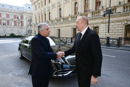 Prezident İlham Əliyev İran səfirliyində olub, başsağlığı verib