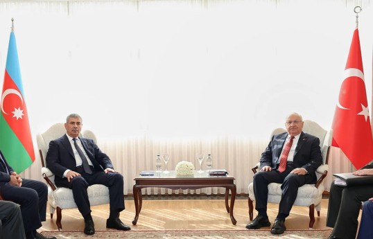 Azərbaycan Respublikasının müdafiə naziri general-polkovnik Zakir Həsənov, Türkiyə milli müdafiə naziri Yaşar Güler