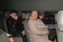 Növbəti köç karvanı Ağdam şəhərinə çatıb, açarlar təqdim olunub - YENİLƏNİB-1 