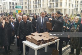 Növbəti köç karvanı Ağdam şəhərinə çatıb, açarlar təqdim olunub - YENİLƏNİB-1 
