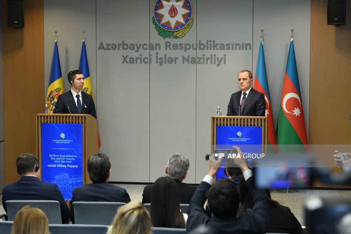 oldova Respublikasının Baş nazirinin müavini, xarici işlər naziri Mixay Popşoi, Azərbaycan xarici işlər naziri Ceyhun Bayramov