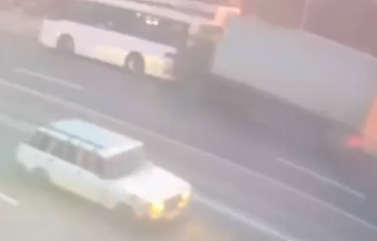 Yük maşını sərnişin avtobusu ilə toqquşub, xəsarət alanlar var - VİDEO  - YENİLƏNİB 