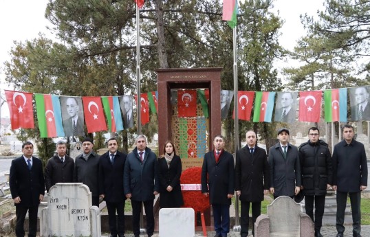 Azərbaycanın səfirliyinin nümayəndələri Rəsulzadənin məzarını ziyarət ediblər