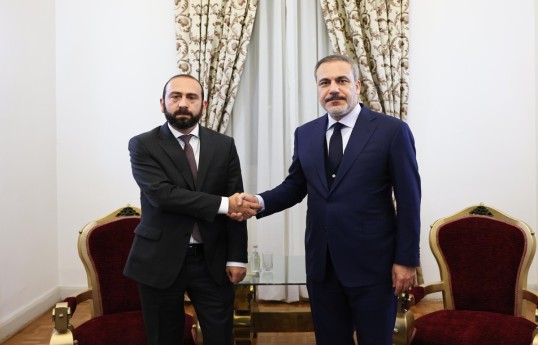 Ermənistan xarici işlər naziri Ararat Mirzoyan, Türkiyənin xarici işlər naziri Hakan Fidan