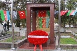Azərbaycanın səfirliyinin nümayəndələri Rəsulzadənin məzarını ziyarət ediblər