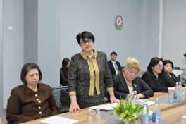 Emin Əmrullayev təqaüddə olan qabaqcıl qadın təhsil işçiləri ilə görüş keçirib