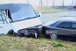 Cəlilabadda mikroavtobus minik avtomobili ilə toqquşub - FOTO 