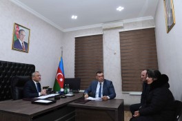 Rövşən Rzayev vətəndaşları qəbul edib