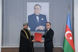Ceyhun Bayramov Omanın qeyri-rezident səfirini qəbul edib