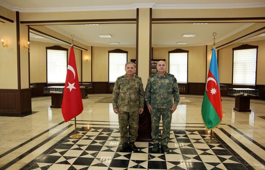 Türkiyə Respublikası Silahlı Qüvvələrinin Quru Qoşunları komandanı ordu generalı Metin Tokel, ƏÜO komandanı general-leytenant Kənan Seyidov