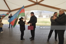 Xocalının Xanabad kəndinə köçürülən sakinlərə açarlar təqdim olunub - FOTO 