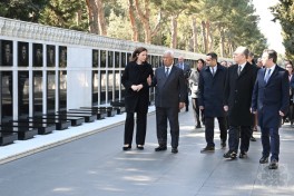 Antonio Koşta Şəhidlər xiyabanını ziyarət edib