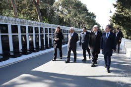 Antonio Koşta Şəhidlər xiyabanını ziyarət edib