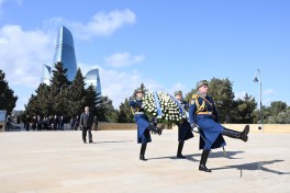 Antonio Koşta Şəhidlər xiyabanını ziyarət edib