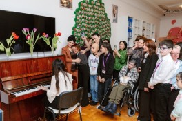 Leyla Əliyeva, Arzu Əliyeva və Alena Əliyeva “Yaşama Dəstək” Mərkəzində olublar