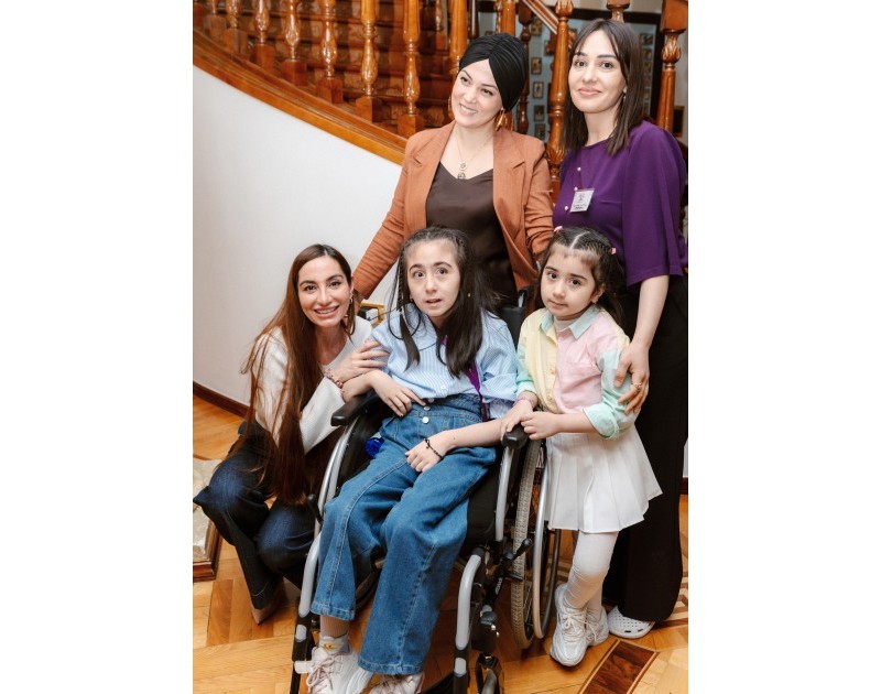 Leyla Əliyeva, Arzu Əliyeva və Alena Əliyeva “Yaşama Dəstək” Mərkəzində olublar