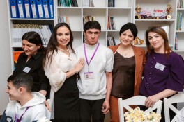 Leyla Əliyeva, Arzu Əliyeva və Alena Əliyeva “Yaşama Dəstək” Mərkəzində olublar