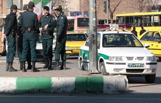 Tehranda polis postlarına hücumlar nəticəsində 10-a yaxın təhlükəsizlik əməkdaşı ölüb