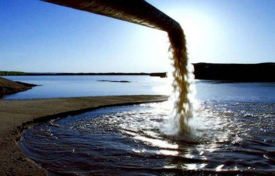 Sumqayıtda sənaye müəssisələrinin tullantı sularının təmizlənmədən Xəzərə axıdıldığı üzə çıxıb