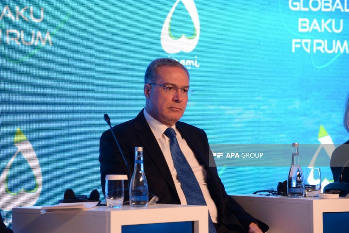 Azərbaycan Prezidentinin köməkçisi - Prezident Administrasiyasının İqtisadi məsələlər və innovativ inkişaf siyasəti şöbəsinin müdiri Şahmar Mövsümov