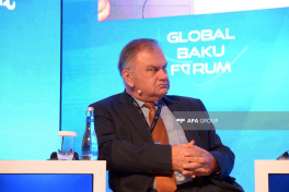 XIII Qlobal Bakı Forumunun II günündə Çinlə bağlı panel müzakirəsi keçirilib - FOTO 
