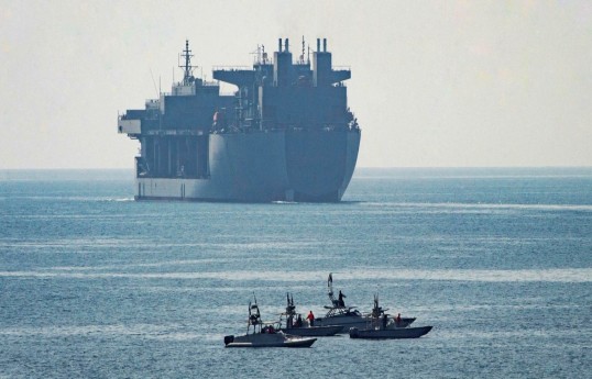 Tramp: ABŞ tezliklə Hörmüz boğazında tankerları müşayiət edəcək