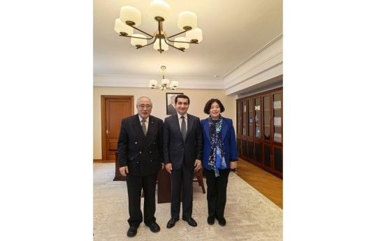 2019–2025-ci illərdə Çin hökumətinin Avropa məsələləri üzrə xüsusi nümayəndəsi olan Vu Honqbo, Azərbaycan Prezidentinin köməkçisi - Prezident Administrasiyasının Xarici siyasət məsələləri şöbəsinin müdiri Hikmət Hacıyev, Çinin Azərbaycandakı səfiri Lu Mey