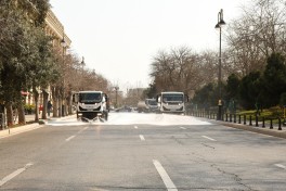 Bakıda genişmiqyaslı təmizlik işləri aparılıb, küçələr yuyulub - FOTO 