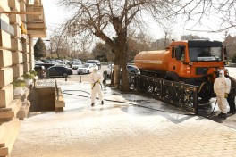 Bakıda genişmiqyaslı təmizlik işləri aparılıb, küçələr yuyulub - FOTO 