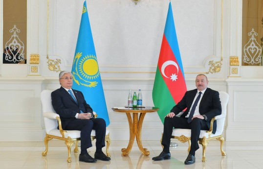Qazaxıstan Respublikasının Prezidenti Kasım-Jomart Tokayev və Azərbaycan Respublikasının Prezidenti İlham Əliyev