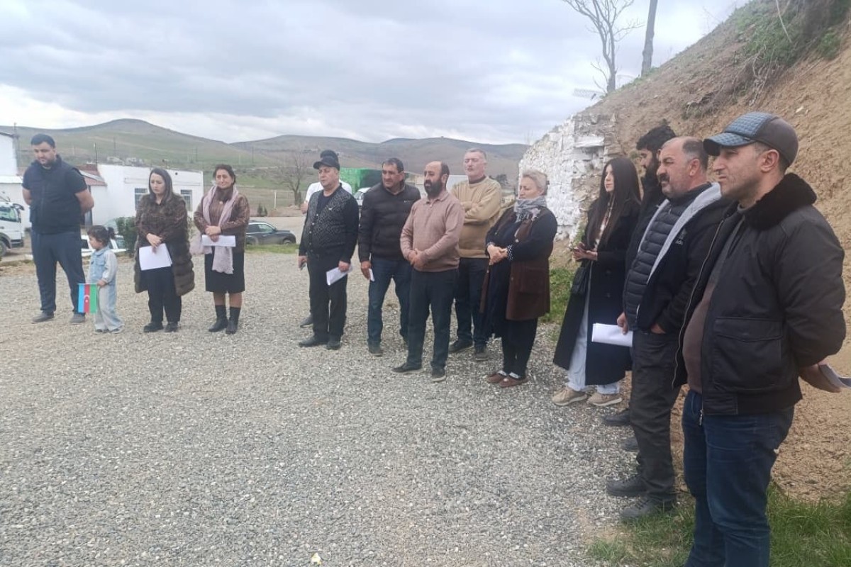 Köç karvanı Xocavənd kəndinə çatıb, açarlar təqdim edilib - FOTO 