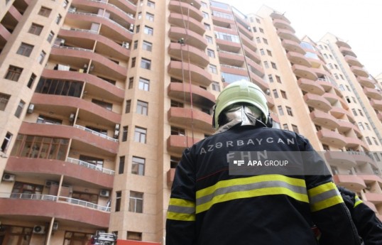 Bakıda yaşayış binasında yanğın söndürülüb, sakinlər təxliyə olunub - YENİLƏNİB-4  - FOTO  - VİDEO 
