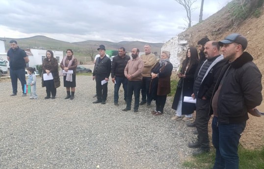 Köç karvanı Xocavənd kəndinə çatıb, açarlar təqdim edilib - FOTO 