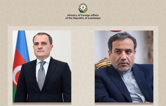 Azərbaycanın xarici işlər naziri Ceyhun Bayramovla İran İslam Respublikasının xarici işlər naziri Seyid Abbas Əraqçi