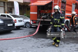 Bakıda yaşayış binasında yanğın söndürülüb, sakinlər təxliyə olunub - YENİLƏNİB-4  - FOTO  - VİDEO 