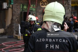 Bakıda yaşayış binasında yanğın söndürülüb, sakinlər təxliyə olunub - YENİLƏNİB-4  - FOTO  - VİDEO 