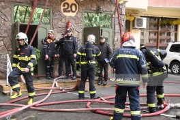 Bakıda yaşayış binasında yanğın söndürülüb, sakinlər təxliyə olunub - YENİLƏNİB-4  - FOTO  - VİDEO 