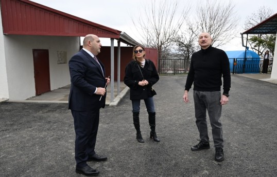 Prezident Xocavəndin Xanoba kəndində fərdi evlərin və infrastrukturun bərpa işləri ilə tanış olub - FOTO  - YENİLƏNİB 