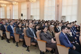 Emin Əmrullayev təhsil idarəçiliyində strateji baxış mövzusunda təcrübəsini bölüşüb