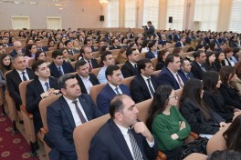 Emin Əmrullayev təhsil idarəçiliyində strateji baxış mövzusunda təcrübəsini bölüşüb
