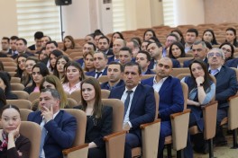 Emin Əmrullayev təhsil idarəçiliyində strateji baxış mövzusunda təcrübəsini bölüşüb