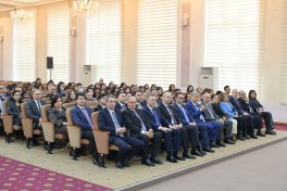 Emin Əmrullayev təhsil idarəçiliyində strateji baxış mövzusunda təcrübəsini bölüşüb